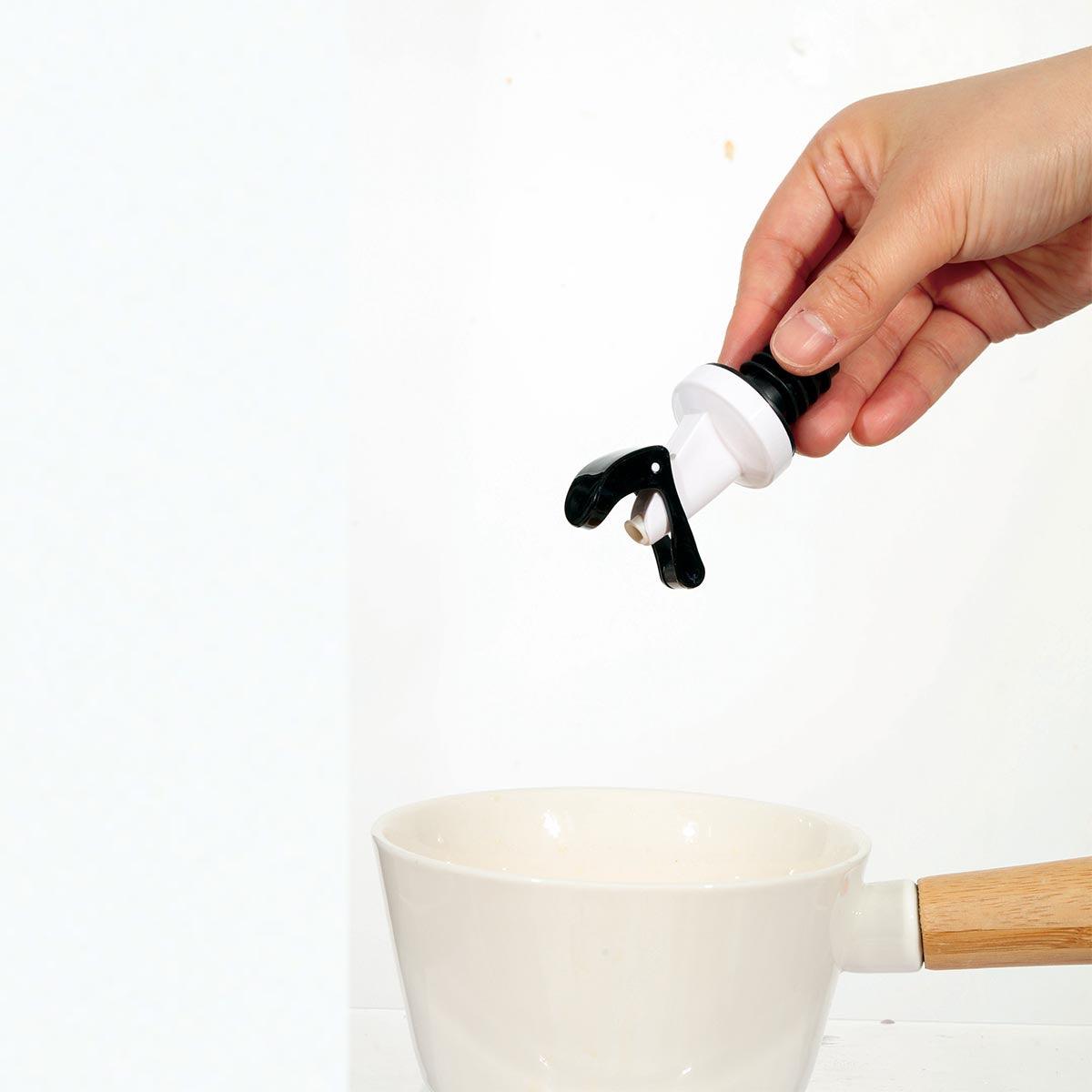 Oil Bottle | Lift & Pour