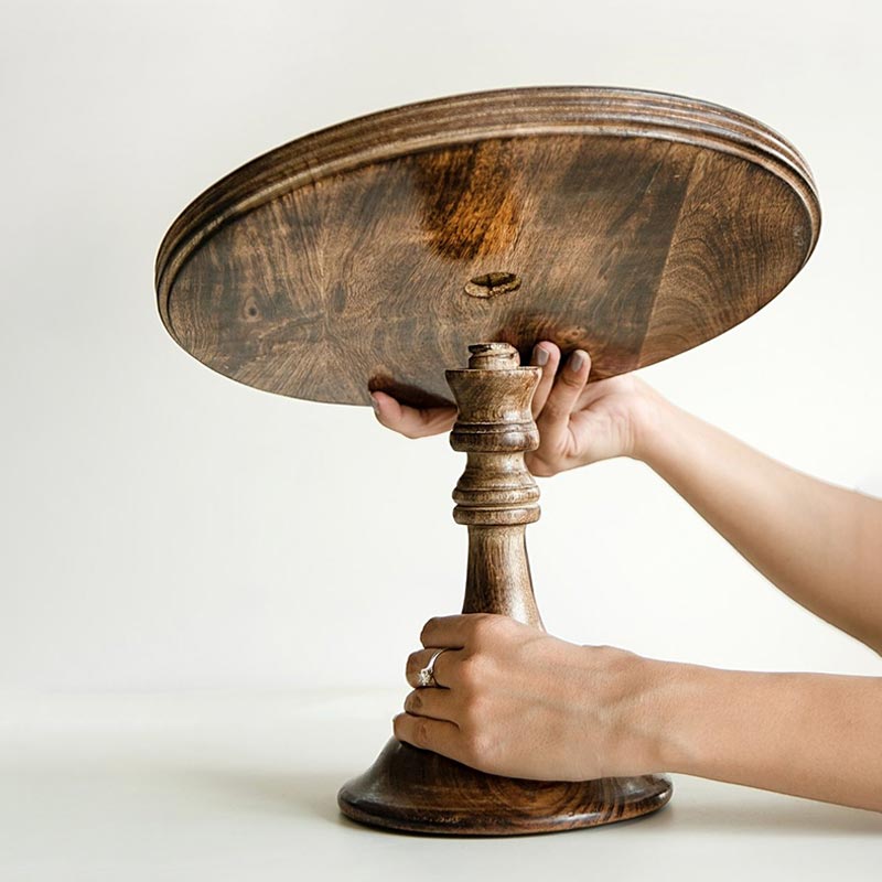 Detchable cake stand with candle holder