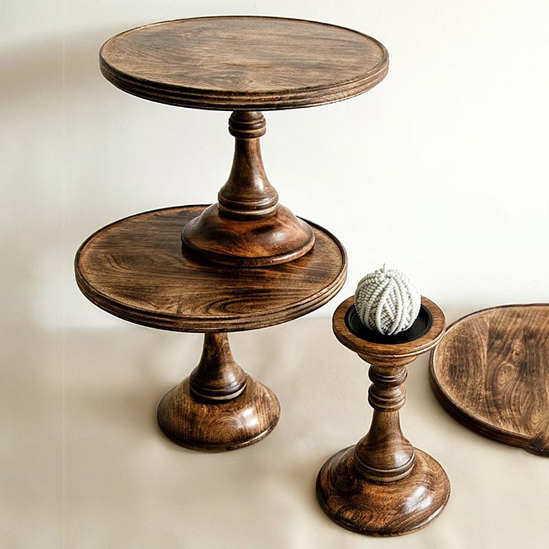 Detchable cake stand with candle holder