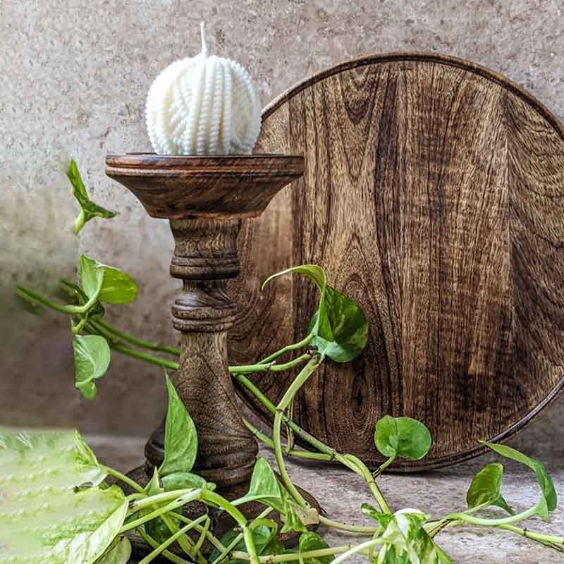 Detchable cake stand with candle holder