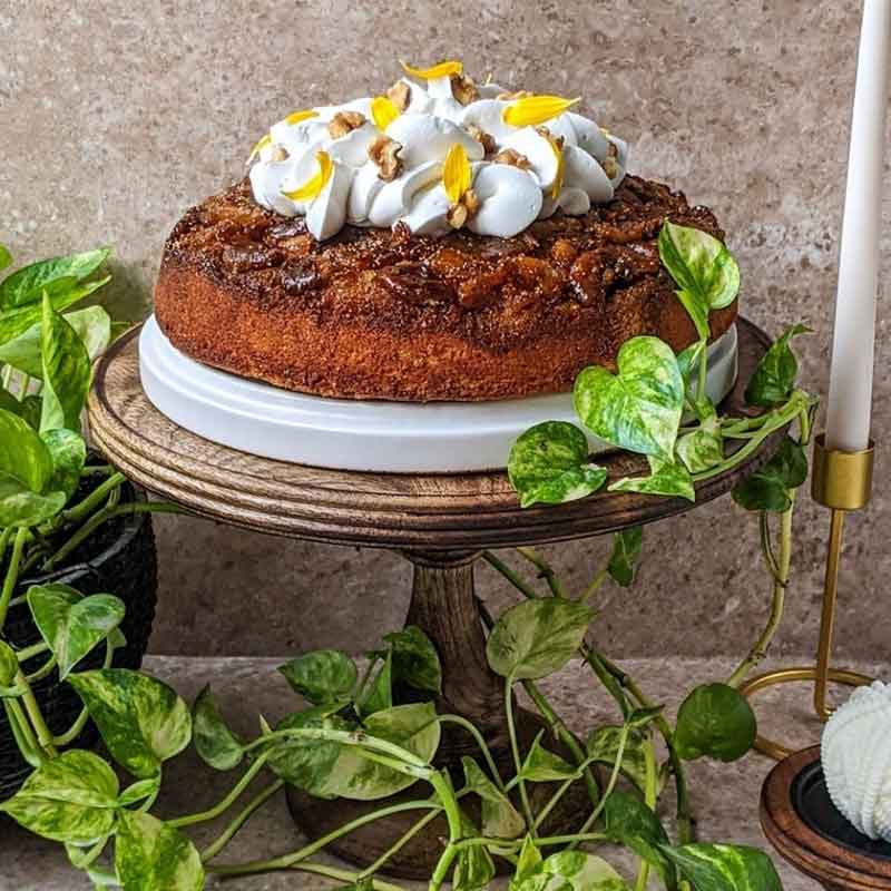Detchable cake stand with candle holder