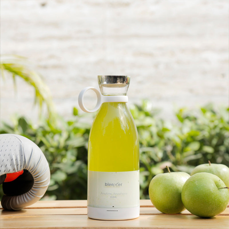 Modern White Mini Portable Juicer Blender with Wireless Charging | 350 ml